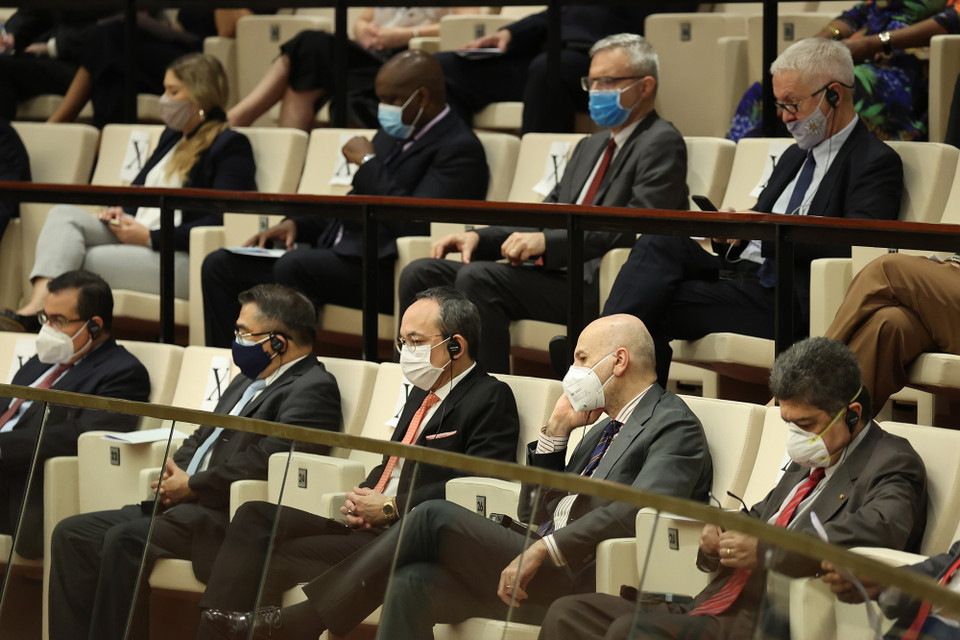 Hình ảnh đại biểu quốc tế tham dự phiên khai mạc Kỳ họp thứ nhất, Quốc hội khóa XV. (Ảnh: Dương Giang/TTXVN)