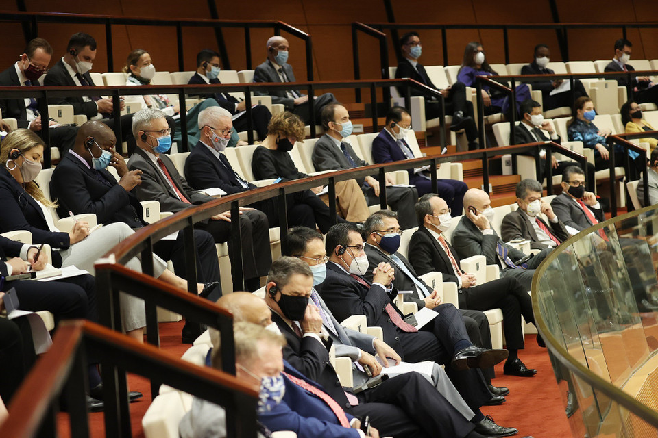 Đại biểu quốc tế tham dự phiên khai mạc. (Ảnh: Dương Giang/TTXVN)