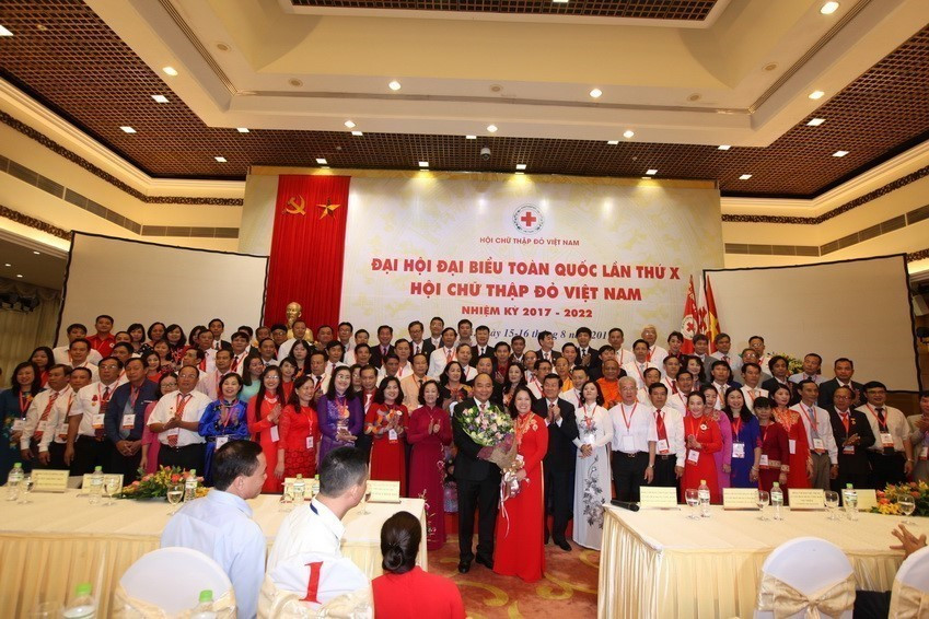 Ban Chấp hành Đại hội đại biểu toàn quốc Hội Chữ thập Đỏ Việt Nam lần thứ X, nhiệm kỳ 2017-2022 ra mắt Đại hội (16/8/2017). (Ảnh: Quý Trung/TTXVN)
