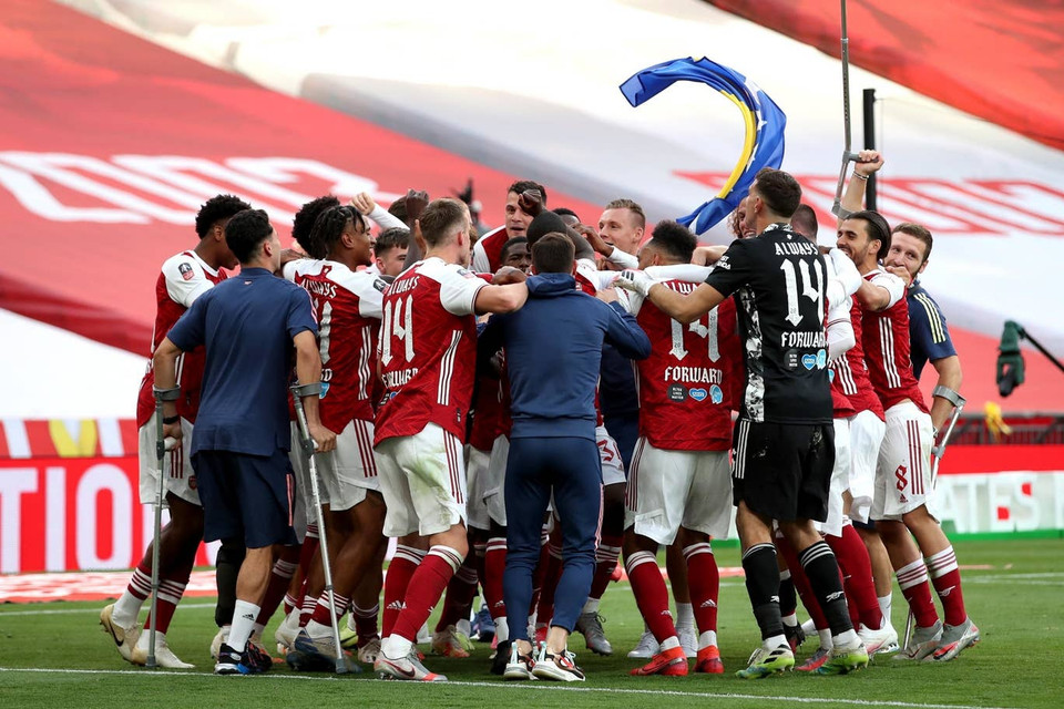 Thi đấu thiếu người, Chelsea đành ngậm ngùi nhìn Arsenal giành chiến thắng...