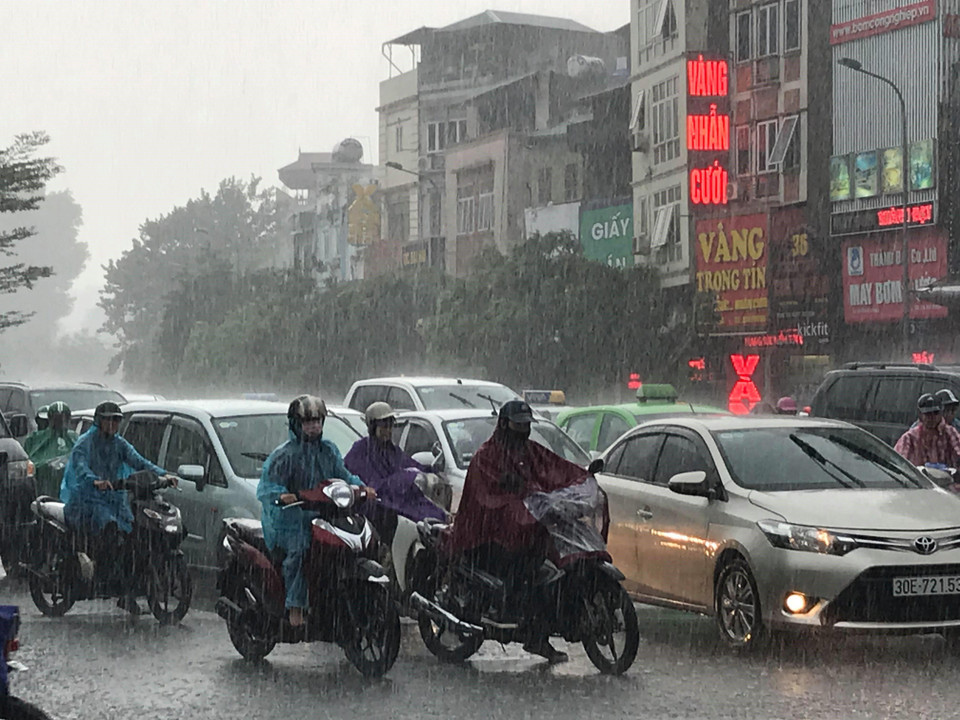 Tắc nghẽn giao thông ở đường Tây Sơn (quận Đống Đa). (Ảnh: Trọng Đạt/TTXVN)