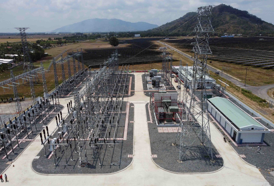 Hệ thống trạm biến áp của Nhà máy điện Mặt Trời Sao Mai-An Giang ở xã An Hảo, huyện Tịnh Biên. (Nguồn: TTXVN)