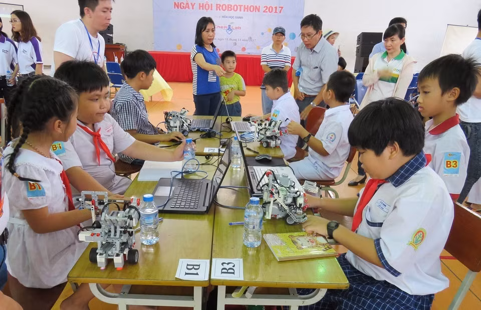 Học sinh thành phố Cần Thơ tham dự Ngày hội Robothon 2017 cấp Tiểu học với chủ đề Hóa học xanh. (Ảnh: Ánh Tuyết/TTXVN)