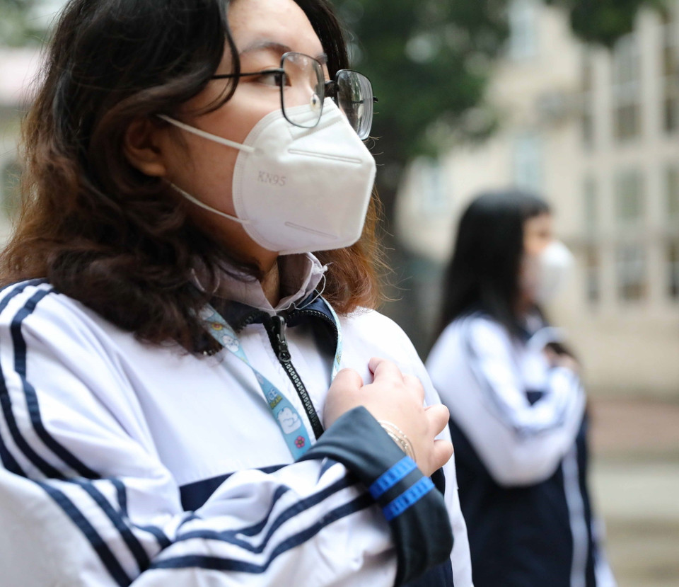 Giờ chào cờ đầu tiên trong năm mới Nhâm Dần 2022 của học sinh khối 12, trường THPT Việt Đức. (Ảnh: Thanh Tùng/TTXVN)