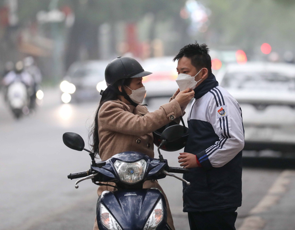 Ngày đầu tiên sau kỳ nghỉ Tết, học sinh khối 12 trường THPT Việt Đức đã trở lại trường học. (Ảnh: Thanh Tùng/TTXVN)