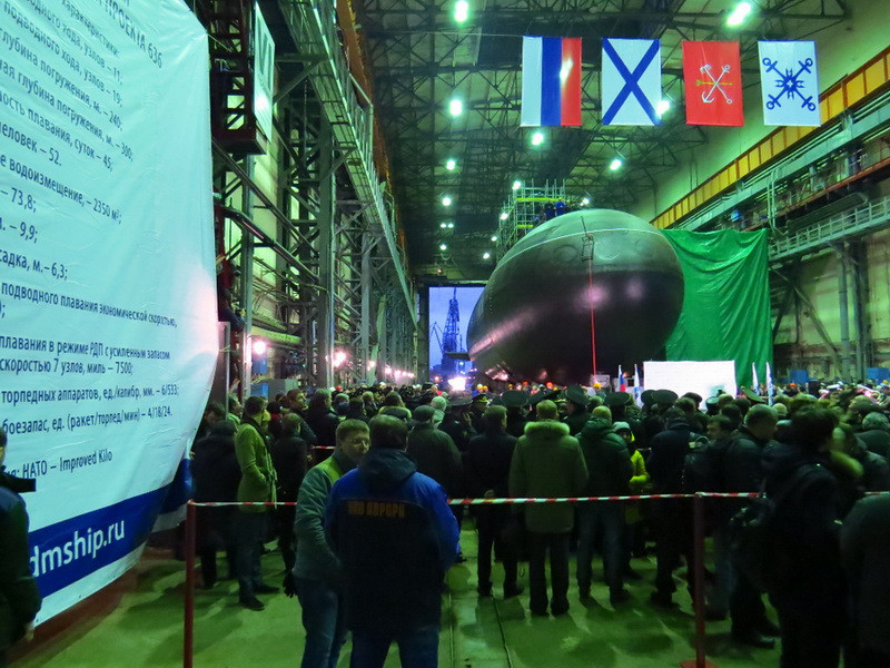 Quảng cảnh lễ hạ thủy tàu ngầm Kilo 636.3 mang tên Novorossiysk. (Ảnh: Flot.com)