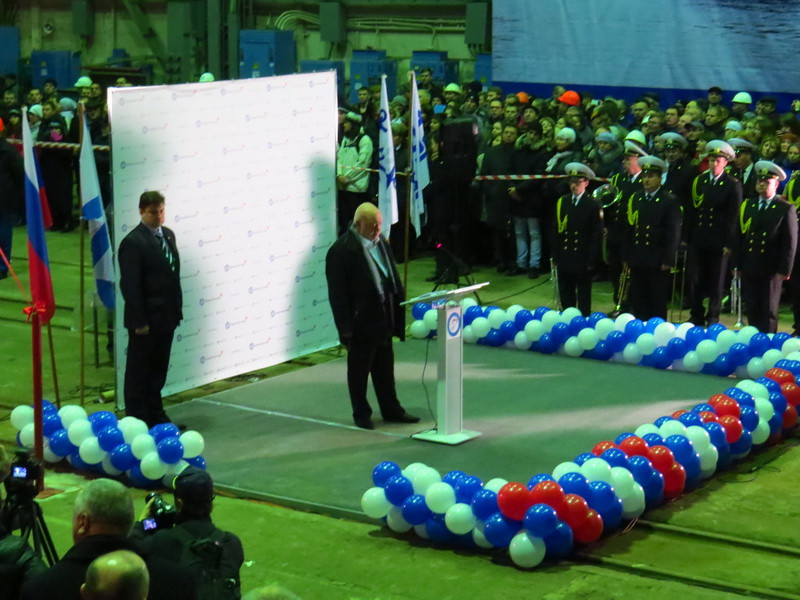 Lãnh đạo nhà máy đóng tàu Admiraltei Verfi phát biểu tại buổi lễ. (Ảnh: Flot.com)