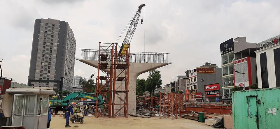 Dự án cầu cạn Mai Dịch-Nam Thăng Long có tổng mức đầu tư 5.343 tỷ đồng đã lộ rõ hình hài tuyến đường. (Ảnh: Việt Hùng/Vietnam+)