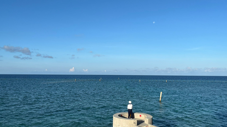 Các chiến sỹ ngày đêm canh giữ biển, đảo quê hương. (Ảnh: Hạnh Nguyễn/Vietnam+)