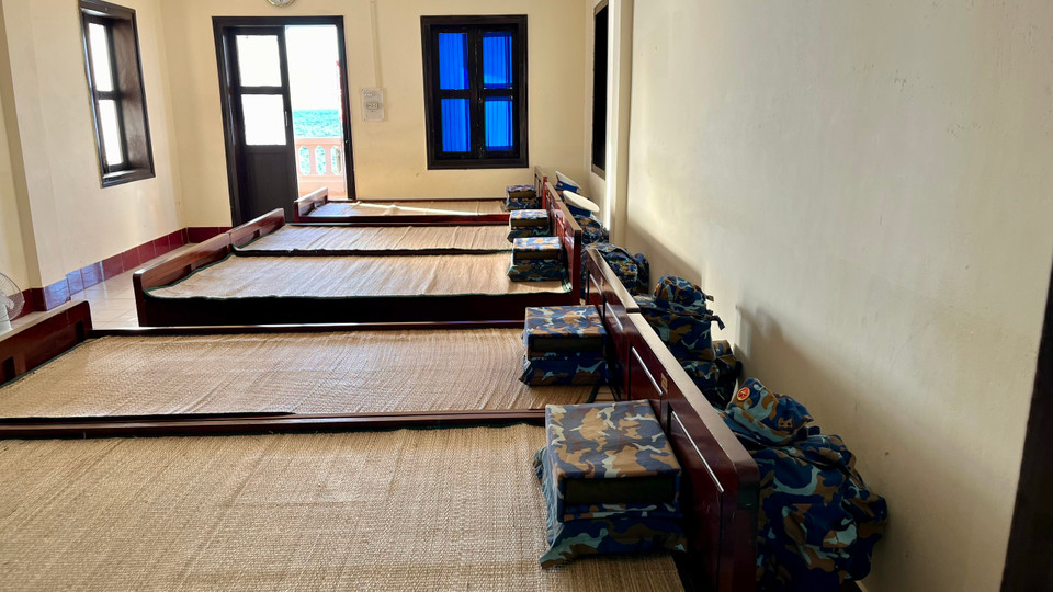 Đời sống sinh hoạt nề nếp, quân trang gọn gàng là nét đặc trưng của những người lính. (Ảnh: Hạnh Nguyễn/Vietnam+)