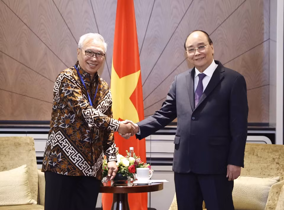 Chủ tịch nước Nguyễn Xuân Phúc tiếp Chủ tịch Hội Hữu nghị Indonesia-Việt Nam Budiarsa Sastrawinata. (Ảnh: Thống Nhất/TTXVN)