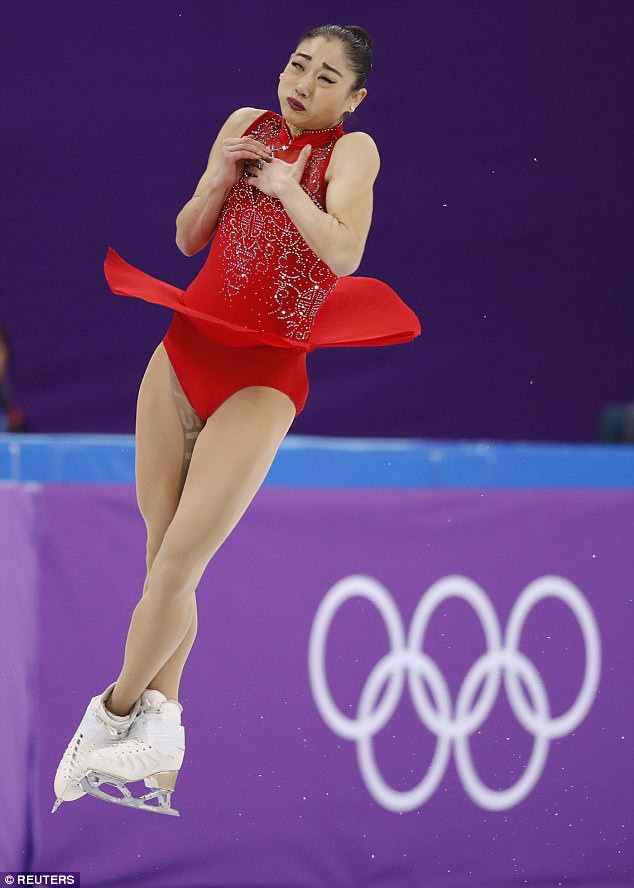 Màn xoay trên không của Mirai Nagasu (Mỹ). (Nguồn: Reuters)