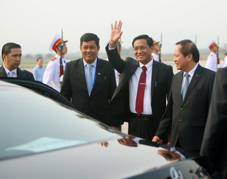  Phó Tổng thống Myanmar U Henry Van Thio tại sân bay Quốc tế Nội Bài. (Ảnh: TTXVN)