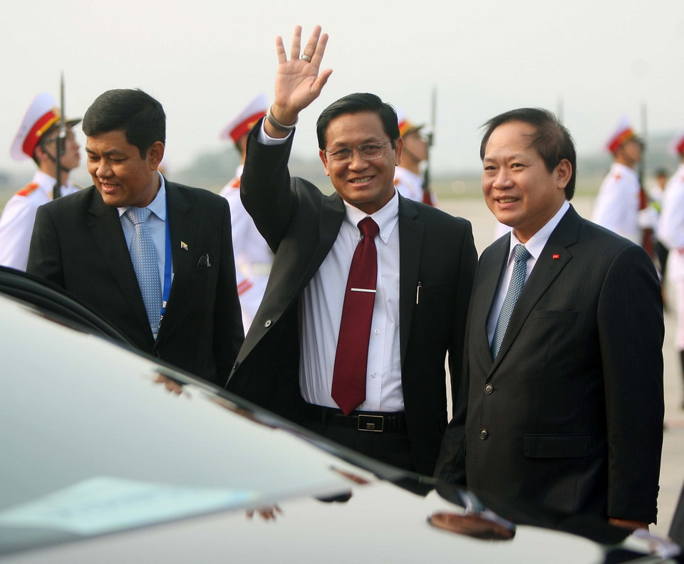  Phó Tổng thống Myanmar U Henry Van Thio tại sân bay Quốc tế Nội Bài. (Ảnh: TTXVN)