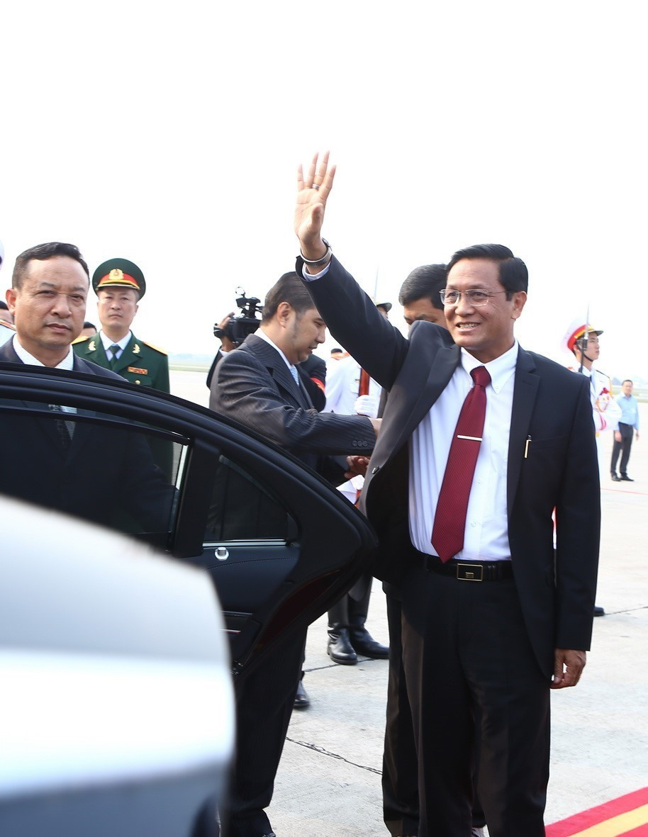  Phó Tổng thống Myanmar U Henry Van Thio tại sân bay Quốc tế Nội Bài. (Ảnh: TTXVN)