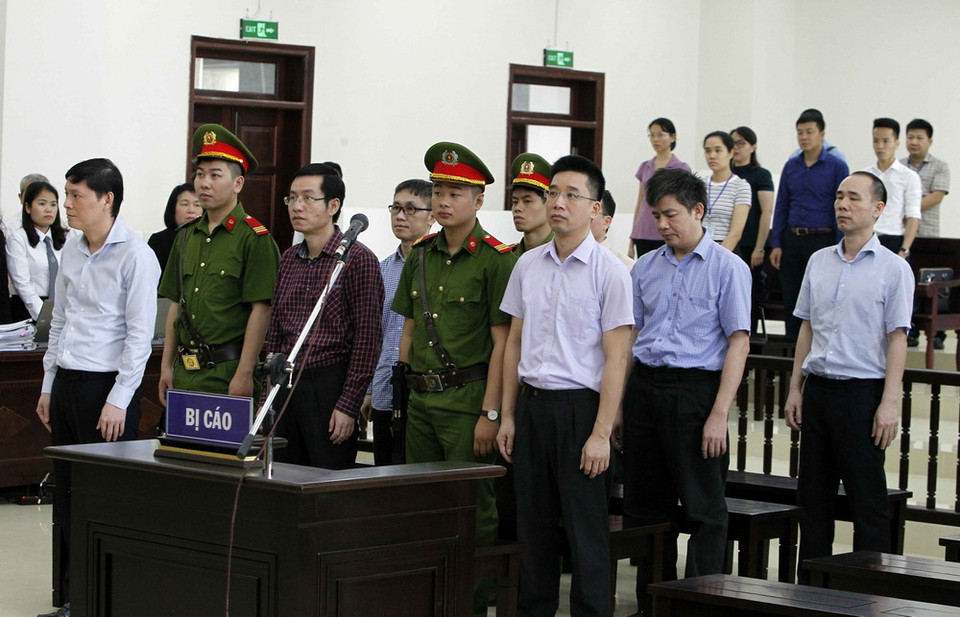 Các bị cáo tại phiên tòa. (Ảnh: Văn Điệp/TTXVN)