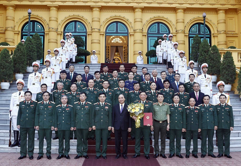 Chủ tịch nước Nguyễn Xuân Phúc và các đại biểu tham dự buổi lễ. (Ảnh: Thống Nhất/TTXVN)