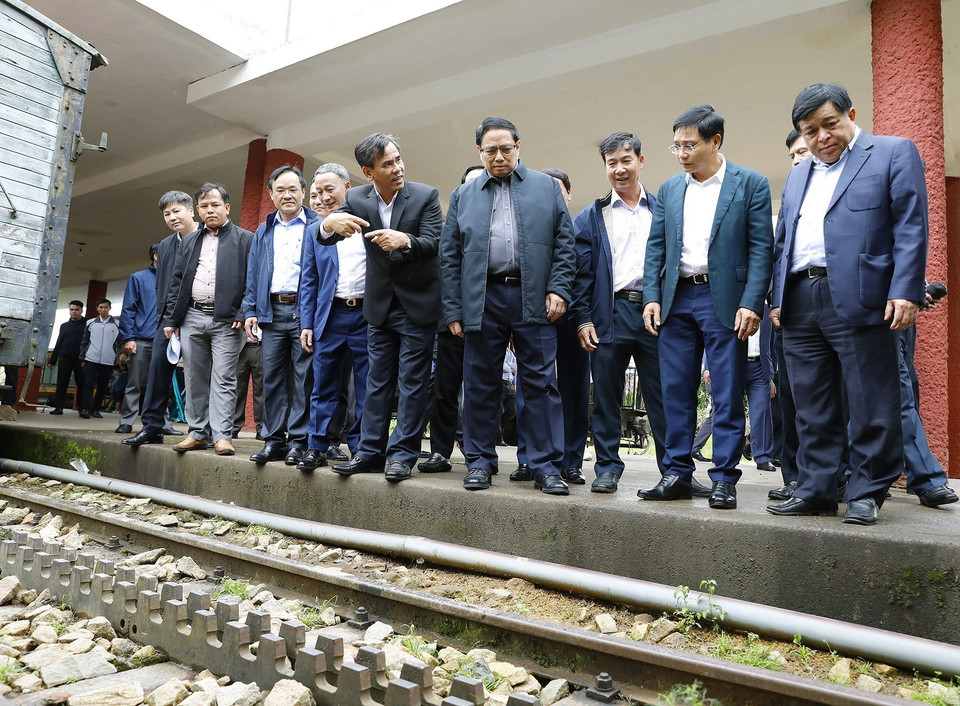 Thủ tướng Phạm Minh Chính nhấn mạnh, nhà ga Đà Lạt là di tích lịch sử văn hóa, đồng thời là sản phẩm du lịch độc đáo nên cần được giữ gìn, phát huy phục vụ hoạt động tham quan, du lịch. (Ảnh: Dương Giang/TTXVN)