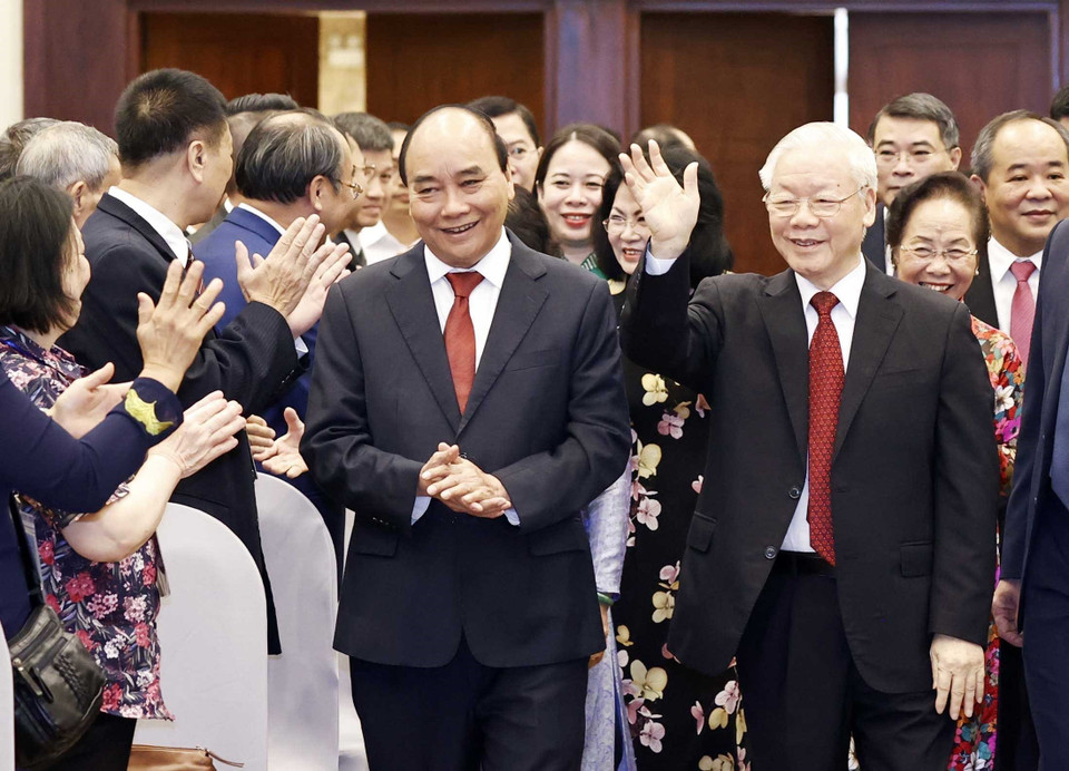 Tổng Bí thư Nguyễn Phú Trọng, Chủ tịch nước Nguyễn Xuân Phúc và các đại biểu dự lễ kỷ niệm. (Ảnh: Thống Nhất/TTXVN)