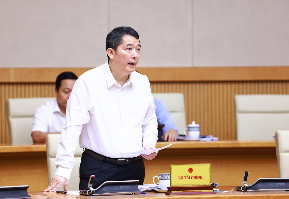 Thứ trưởng Bộ Tài chính Cao Anh Tuấn trình bày Tờ trình tóm tắt về Dự án Luật Quản lý và đầu tư vốn nhà nước tại doanh nghiệp (sửa đổi). (Ảnh: Dương Giang/TTXVN)