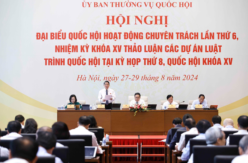 Phó Chủ tịch Quốc hội Nguyễn Đức Hải điều hành phiên họp. (Ảnh: Doãn Tấn/ TTXVN)
