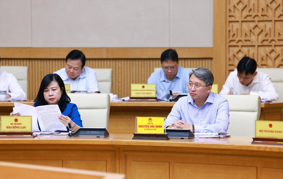Các thành viên Chính phủ tham dự Phiên họp Chính phủ chuyên đề về xây dựng pháp luật. (Ảnh: Dương Giang/TTXVN)
