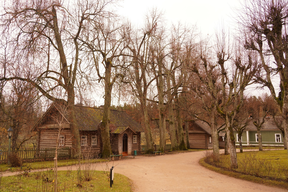 Khu vực sân tròn cổ kính trước nhà Pushkin. (Ảnh: Duy Trinh/TTXVN)