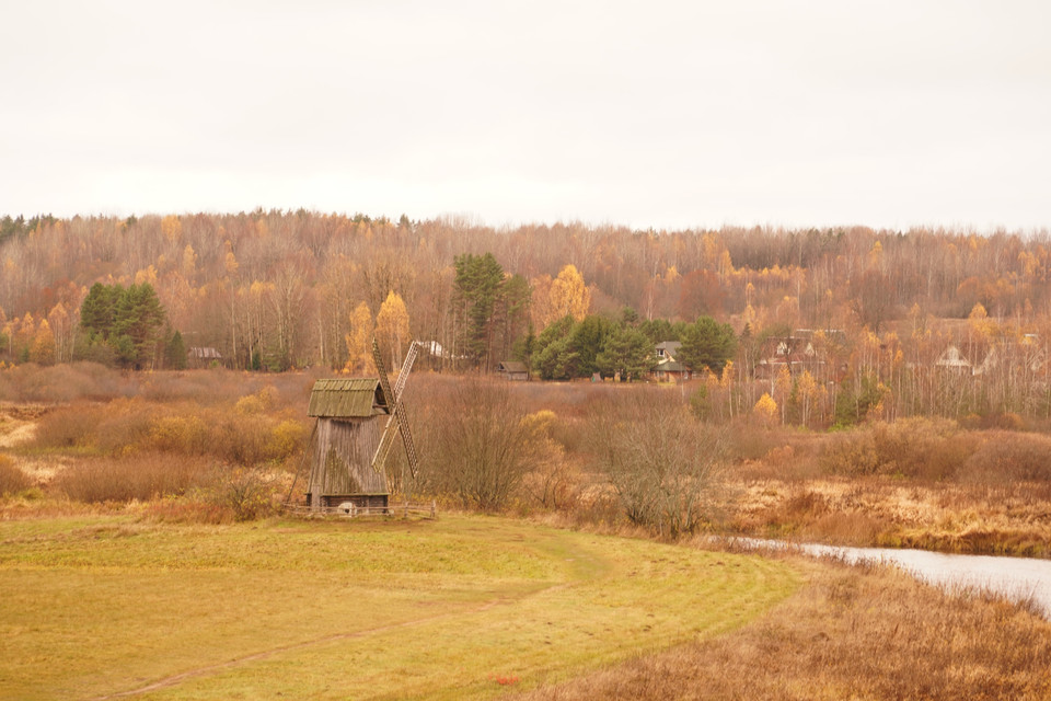 Cảnh thiên nhiên tuyệt đẹp ở phía bắc ngôi nhà. (Ảnh: Duy Trinh/TTXVN)