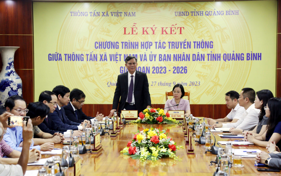 Quang cảnh lễ ký kết. (Ảnh: Tá Chuyên/TTXVN)