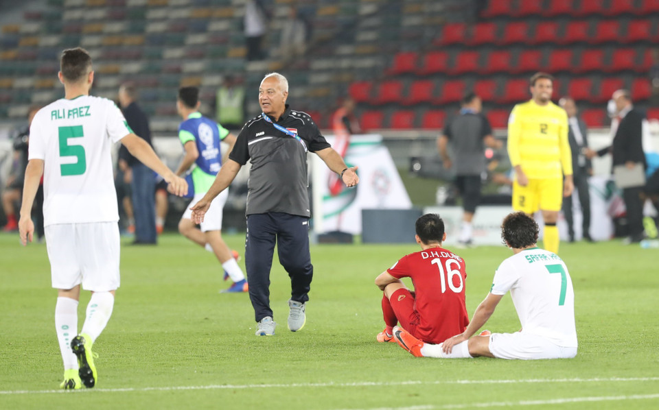 Nỗi buồn thua trận của tiền vệ Hùng Dũng. (Ảnh: Hoàng Linh/TTXVN)