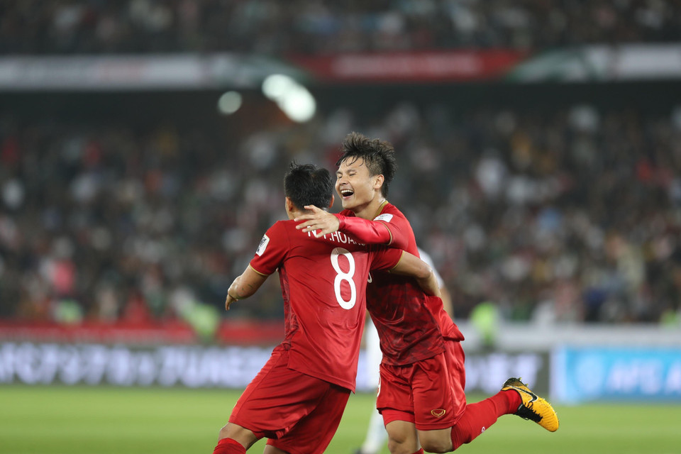 Các cầu thủ Việt Nam ăn mừng bàn thắng thứ hai ở phút 42. (Ảnh: Hoàng Linh/TTXVN)