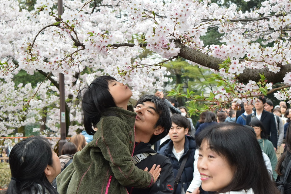 Cha và con gái. (Ảnh: Nguyễn Tuyến/Vietnam+)