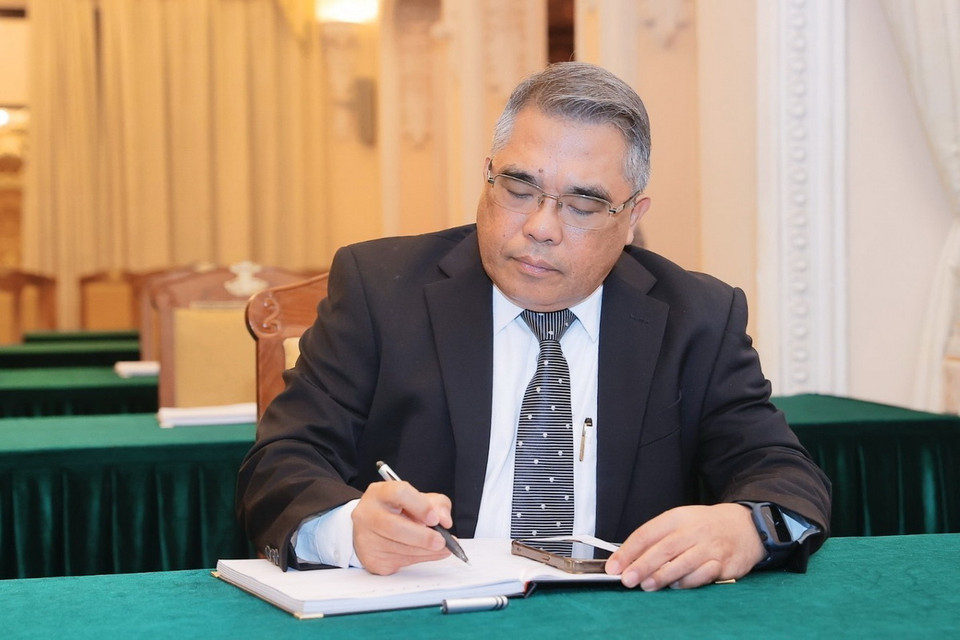 Ngài Meynardo LB. Montealegre, Đại sứ đặc mệnh toàn quyền nước Cộng hòa Philippines tại Việt Nam đến chia buồn và ghi sổ tang tại Nhà khách Chính phủ. (Ảnh: Minh Quyết/TTXVN)