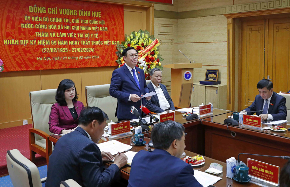 Chủ tịch Quốc hội Vương Đình Huệ phát biểu chỉ đạo tại buổi làm việc. (Ảnh: Nhan Sáng/TTXVN)