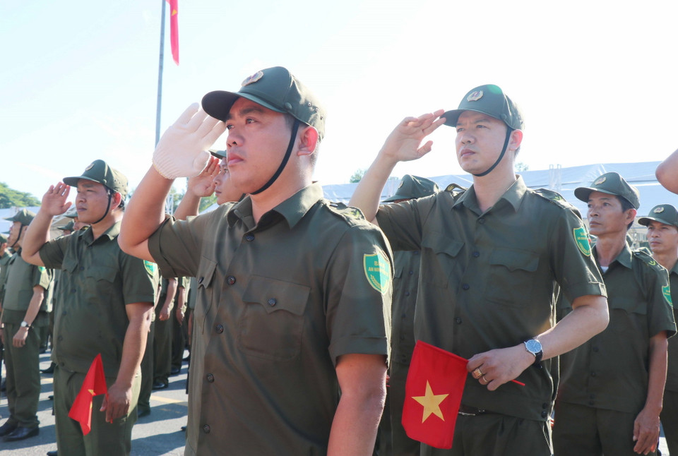 Quảng Ngãi ra mắt Lực lượng tham gia bảo vệ an ninh trật tự ở cơ sở. (Ảnh: Phạm Cường/TTXVN)