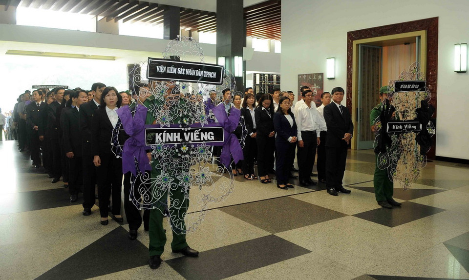 Đoàn Viện Kiểm sát nhân dân Thành phố Hồ Chí Minh viếng Chủ tịch nước Trần Đại Quang. (Ảnh: Thanh Vũ/TTXVN)