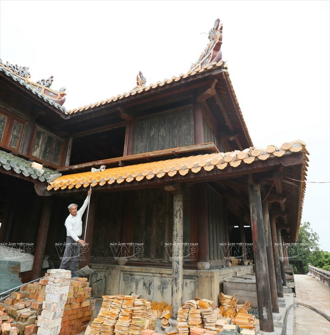 Sau hơn 90 năm, kể từ đợt trùng tu nhân dịp mừng thọ vua Khải Định vào năm 1923, đến nay công trình Ngọ Môn-Lầu Ngũ Phụng mới được trùng tu lớn. (Ảnh: Hoàng Quang Hà/Báo ảnh Việt Nam)