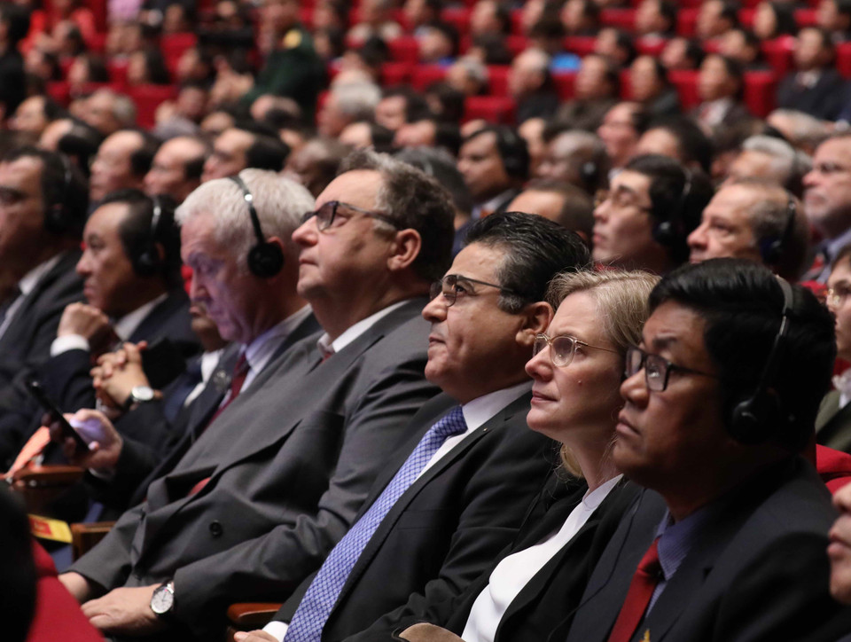 Các đại biểu quốc tế dự Lễ kỷ niệm 90 năm Ngày thành lập Đảng Cộng sản Việt Nam. (Ảnh: Thống Nhất/TTXVN)