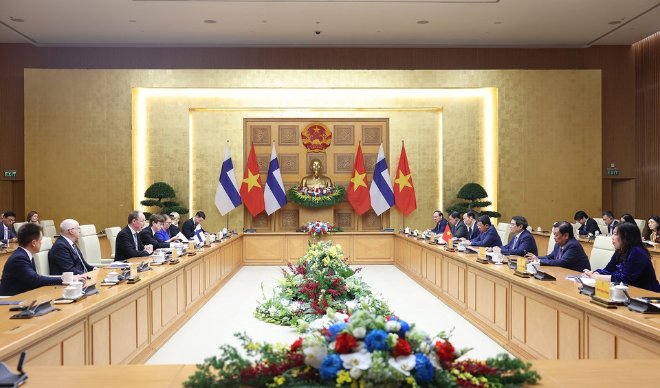 Thủ tướng Phạm Minh Chính hội kiến Chủ tịch Quốc hội Phần Lan Jussi Halla-aho. (Ảnh: Dương Giang/TTXVN)