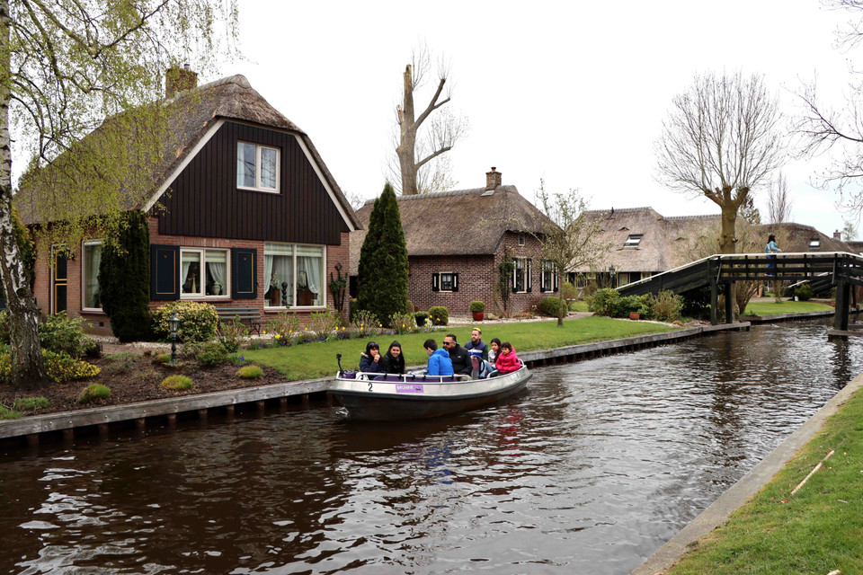 Giethoor, ngôi làng mang nét đẹp cổ kính với những ngôi nhà và trang trại mái tranh kiểu Hà Lan có từ thế kỷ 18. (Ảnh: Hương Giang/TTXVN)