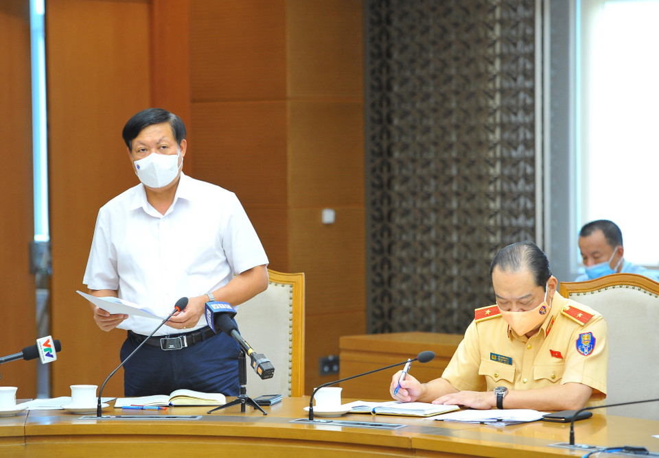 Thứ trưởng Bộ Y tế Đỗ Xuân Tuyên, Phó Trưởng Ban Chỉ đạo quốc gia phòng, chống dịch COVID-19 phát biểu tại cuộc họp. (Ảnh: Minh Đức/TTXVN)