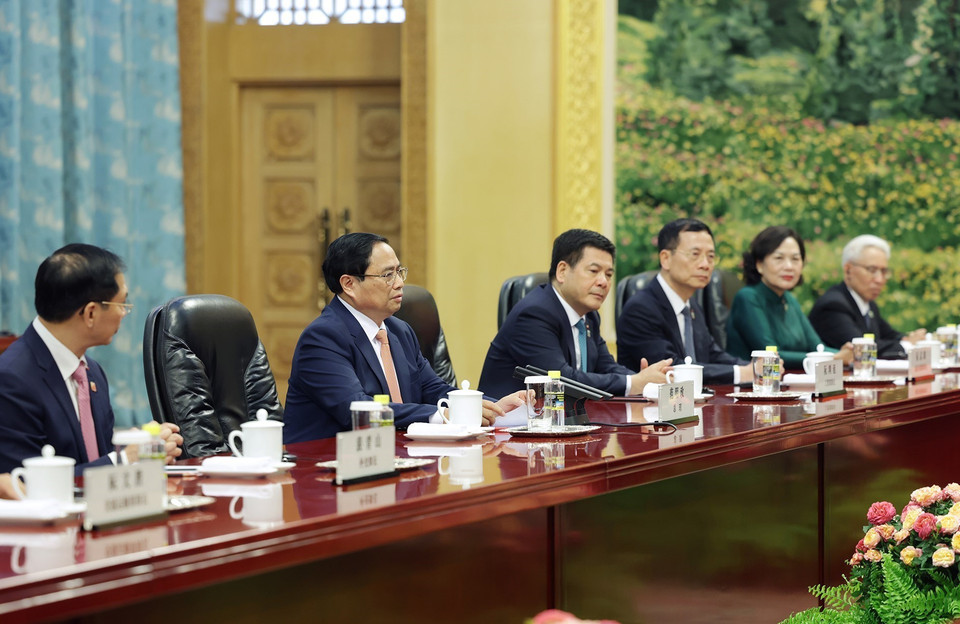 Thủ tướng Phạm Minh Chính phát biểu tại cuộc hội kiến Chủ tịch Chính hiệp toàn quốc Trung Quốc Vương Hộ Ninh. (Ảnh: Dương Giang/TTXVN)