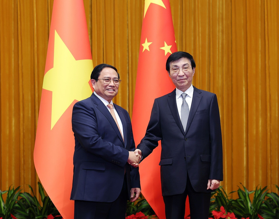 Thủ tướng Phạm Minh Chính hội kiến Chủ tịch Chính hiệp toàn quốc Trung Quốc Vương Hộ Ninh. (Ảnh: Dương Giang/TTXVN)