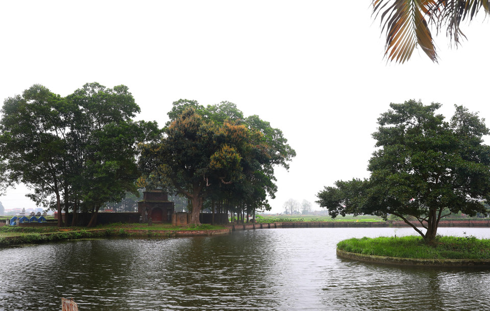 Quang cảnh phía trước Lăng đá Bầu. (Ảnh: Danh Lam/TTXVN)