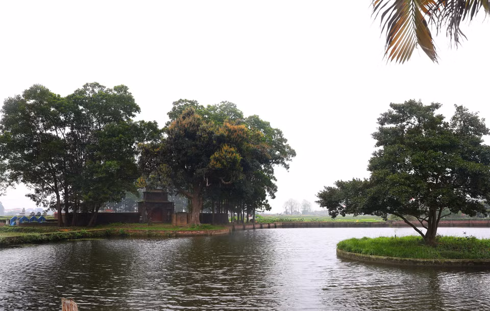 Quang cảnh phía trước Lăng đá Bầu. (Ảnh: Danh Lam/TTXVN)