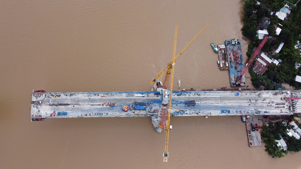 Trụ cầu chính T16 bên phía bờ Vĩnh Long đã hoàn thành. (Ảnh: Huy Hùng/TTXVN)