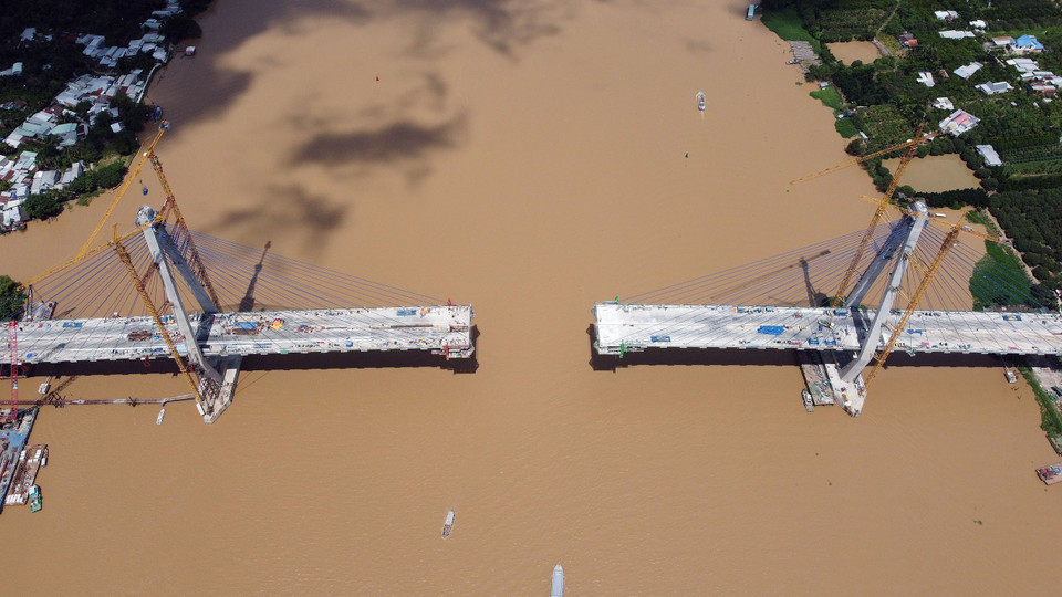 Cầu Mỹ thuận 2 là cầu dây văng lớn, phức tạp với nhịp chính dây văng dài 650m, 2 trụ tháp mỗi trụ cao 125,5m. (Ảnh: Huy Hùng/TTXVN)