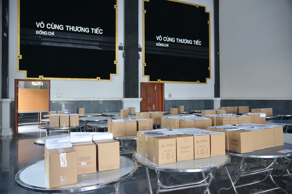 Tro cốt người tử vong vì COVID-19 được đưa về Nhà tang lễ Thành phố Hồ Chí Minh để hương khói, trước khi giao về nhà cho thân nhân. (Ảnh: Mạnh Linh/TTXVN)