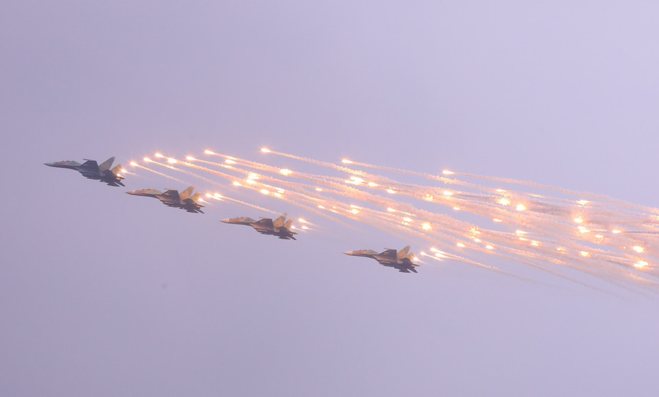 Màn trình diễn của Su-30 tại lễ khai mạc. (Ảnh: Văn Điệp/TTXVN)