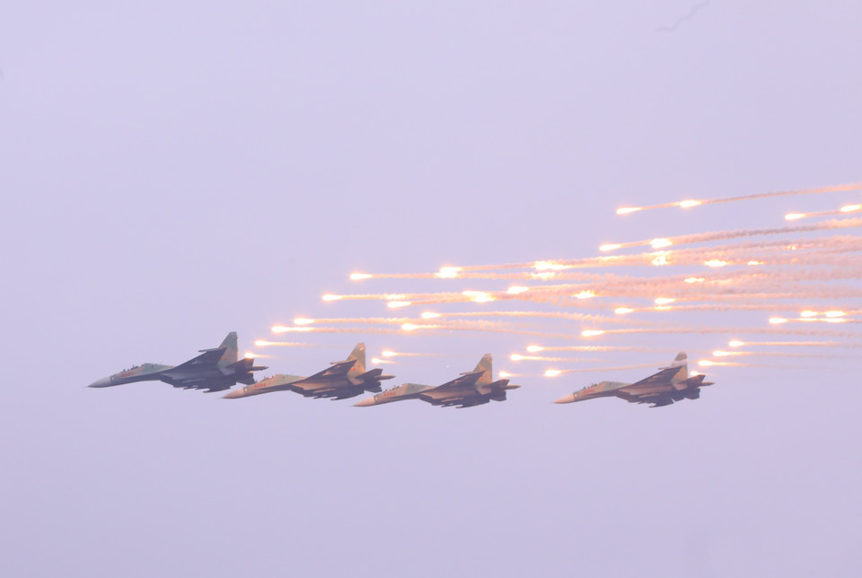 Màn trình diễn của Su-30 tại lễ khai mạc. (Ảnh: Văn Điệp/TTXVN)